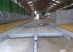 racleur-hydraulique-lisier-rail-amenagement-batiment-elevage 
